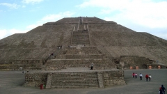 Пирамидите в древния град Теотиуакан, Мексико.