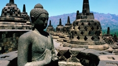 Боробудур - най-големият будистки храм на остров Ява, е включен в списъка на световното културно и природно наследство на ЮНЕСКО