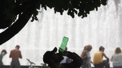 Една добре изстудена бира освобождава от напрежението на деня, особено в летните жеги.