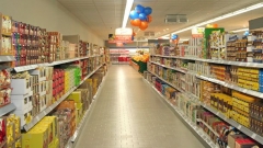 Supermarketet tërheqin klientë me shumëllojshmërinë e produkteve.