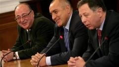Kryeministri Bojko Borisov paraqiti ekipin udhëheqës të dikasterit BORKOR. Në krye të tij është Rumen Millanov (djathtas), ndërsa zëvendësdrejtorë janë Petko Sertov (majtas) dhe Eleonora Nikollova.