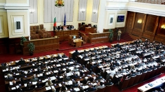 Mbledhja e re plenare e Legjislaturës së 41 të Kuvendit Popullor filloi me fjalime të përfaqësuesve të grupeve parlamentare.