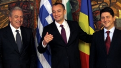 Ministri Bullgar i Punëve të Jashtme Nikollaj Mlladenov mirëpriti homologët e tij nga Greqia dhe Rumania, Dimitris Avramopulos dhe Tit Korlatean.