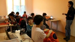 Nga dita e parë në Shkollën e Robotikës fëmijët fillojnë të programojnë robotë