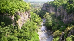 50 bilinmeyen cazip yer listesinde Veliko Tırnovo’nun Emen köyü yakınındaki Negovanka nehrinin harika kanyonu da var.