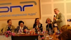 Оперната прима получи от генералния директор на БНР Радослав Янкулов цветя, брошка и статуетка 