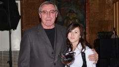 Спортист № 1 на Видин за 2013 година Цветелина Цветанова в прегръдка с нейния треньор Пламен Петров